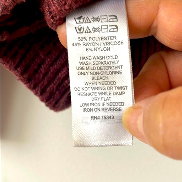 Red Crew Neck Sweater with Soft Knit Texture - Picture 9 of 9